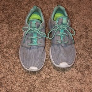 grey and mint green nike roshe ones